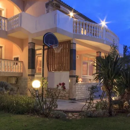 Natalia Peroj, Mit Privaten Pool Holiday home *