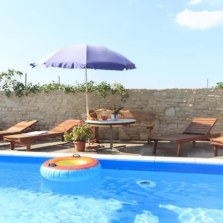 Natalia Peroj, Mit Privaten Pool * Peroj