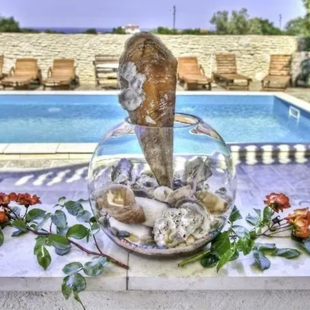 Natalia Peroj, Mit Privaten Pool Peroj